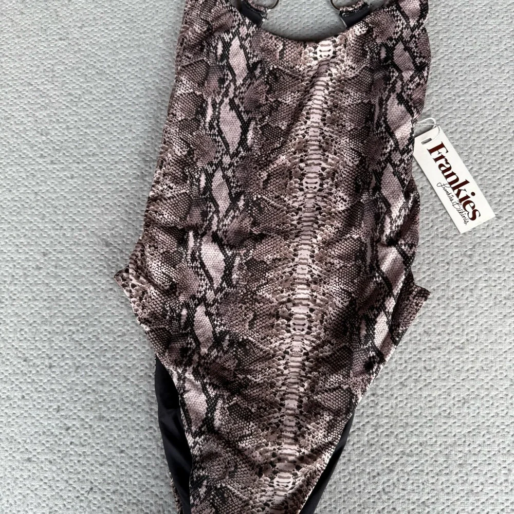 FRANKIE’S BIKINIS Venom One Piece Swimsuit Size Small NWT